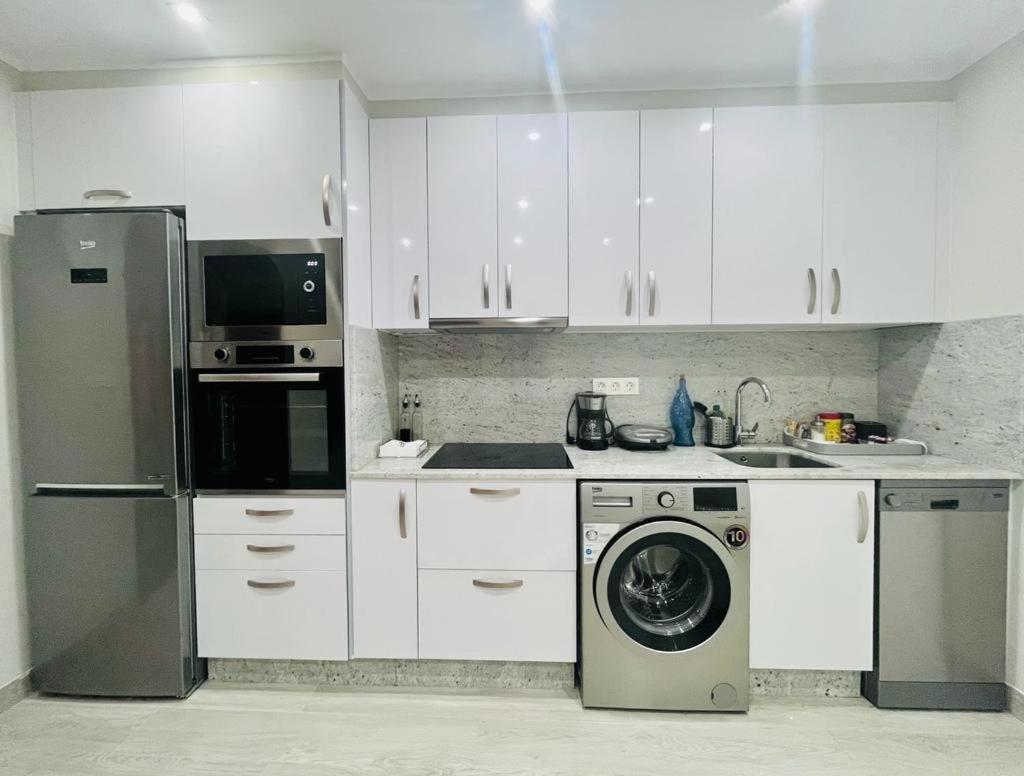 Apartamento Adosado Con Terraza En Playa America, Nigrán Buitenkant foto