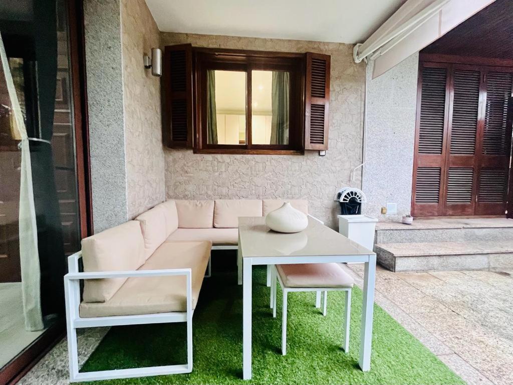 Apartamento Adosado Con Terraza En Playa America, Nigrán Buitenkant foto